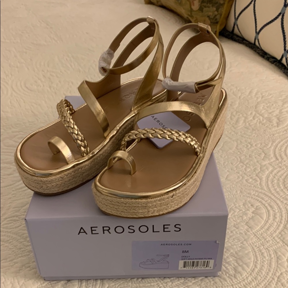 Aerosoles NIB, Gold Sandals with Cushioned Sole and Adjustable Straps size 8